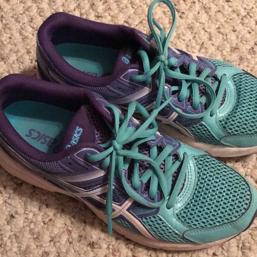 Running shoes
